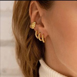 Mejuri croissant dôme ear cuff